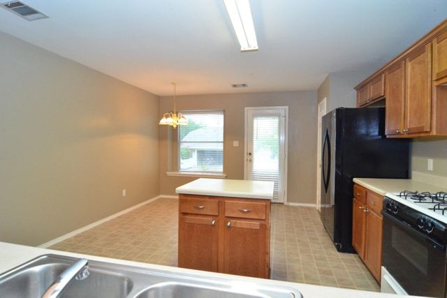 316 Strawn, Kyle, TX 78640