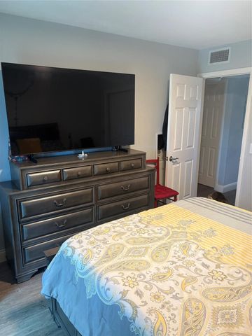 211 N Oakridge 211, Deerfield Beach, FL 33442