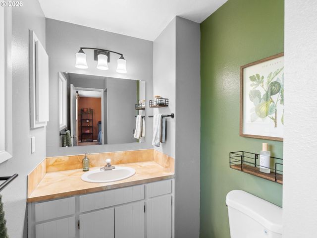 5966 Se SUNDIAL Ct, Milwaukie, OR 97222