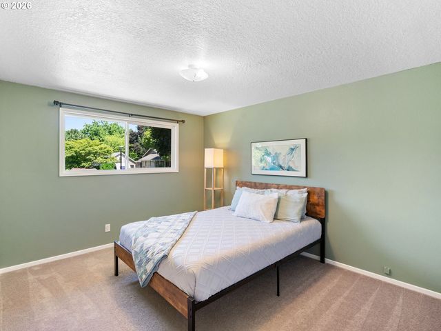 5966 Se SUNDIAL Ct, Milwaukie, OR 97222
