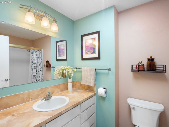 5966 Se SUNDIAL Ct, Milwaukie, OR 97222