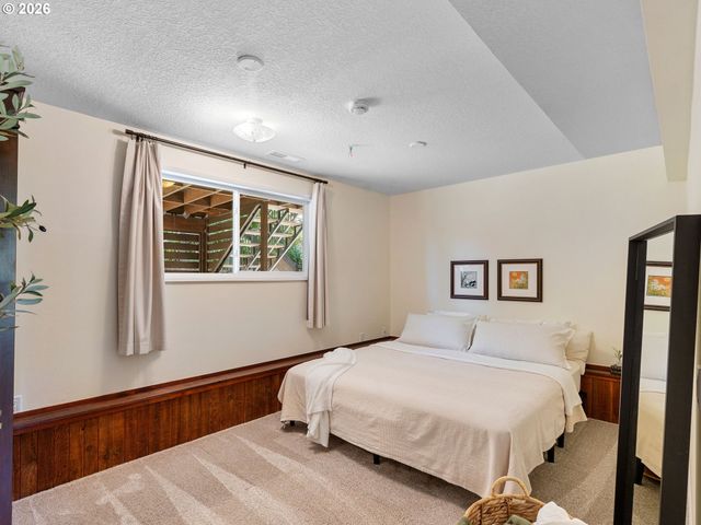 5966 Se SUNDIAL Ct, Milwaukie, OR 97222