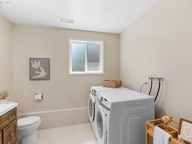 5966 Se SUNDIAL Ct, Milwaukie, OR 97222