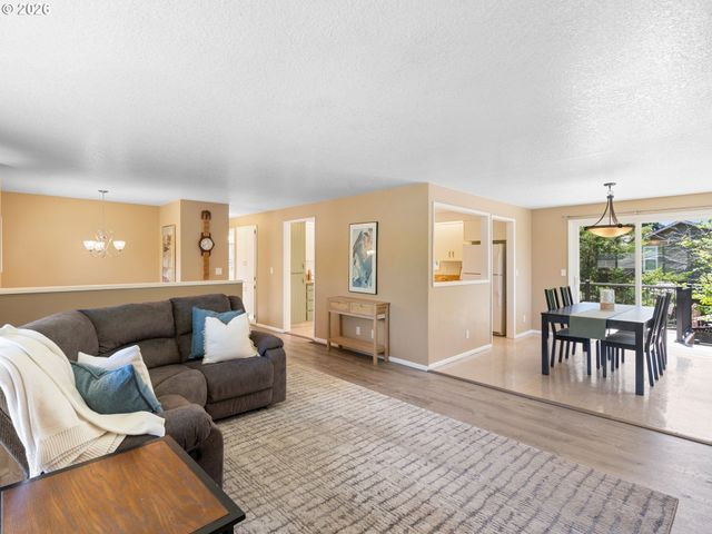 5966 Se SUNDIAL Ct, Milwaukie, OR 97222