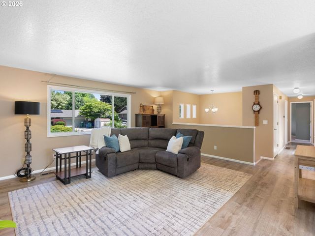 5966 Se SUNDIAL Ct, Milwaukie, OR 97222