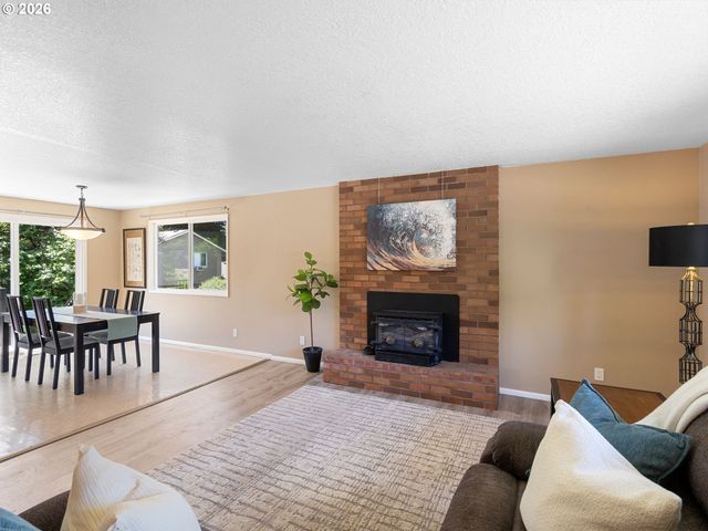 5966 Se SUNDIAL Ct, Milwaukie, OR 97222
