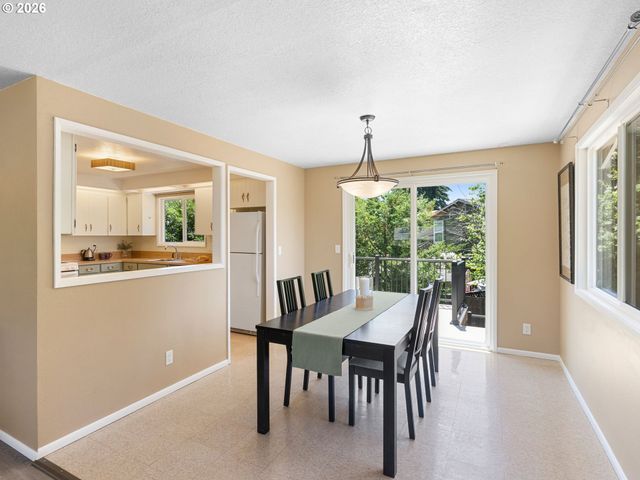 5966 Se SUNDIAL Ct, Milwaukie, OR 97222