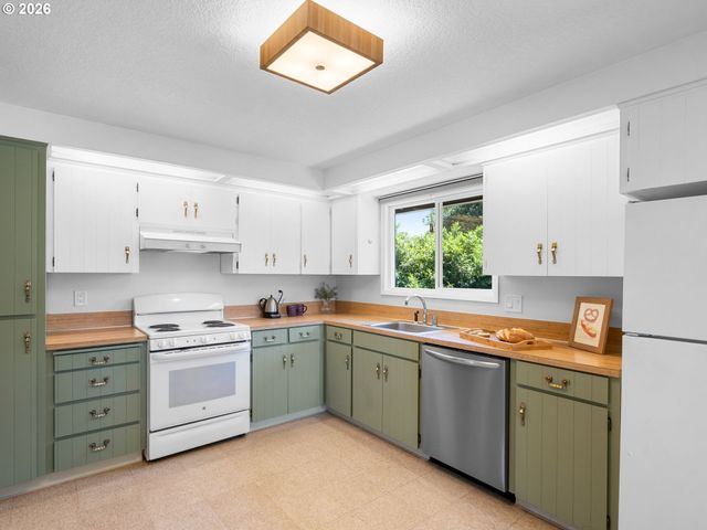 5966 Se SUNDIAL Ct, Milwaukie, OR 97222