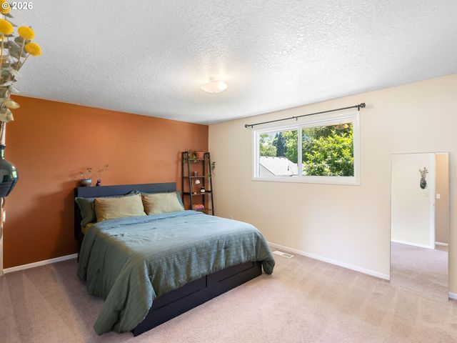 5966 Se SUNDIAL Ct, Milwaukie, OR 97222