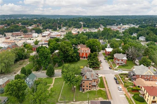 1328 Francis Street, St Joseph, MO 64501