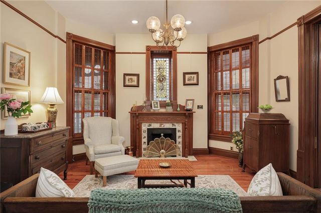 1328 Francis Street, St Joseph, MO 64501