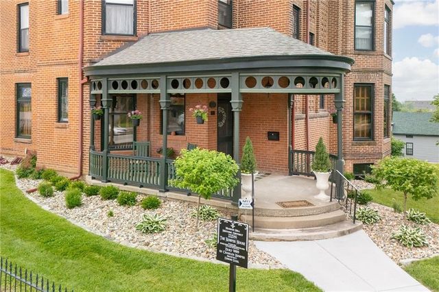 1328 Francis Street, St Joseph, MO 64501