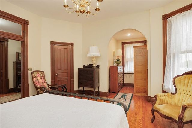 1328 Francis Street, St Joseph, MO 64501