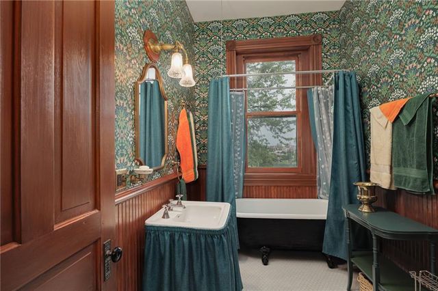 1328 Francis Street, St Joseph, MO 64501