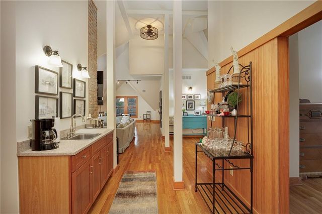 1328 Francis Street, St Joseph, MO 64501