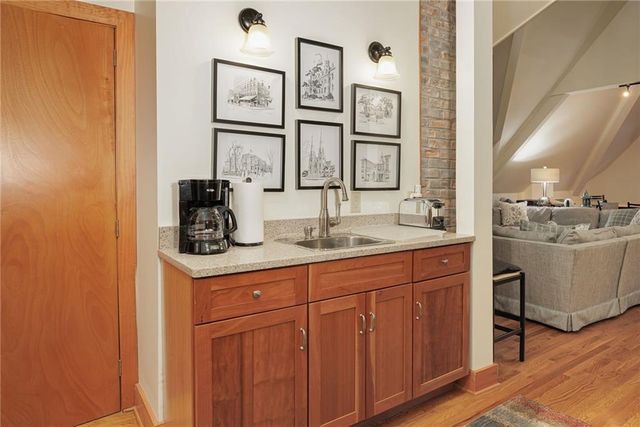 1328 Francis Street, St Joseph, MO 64501