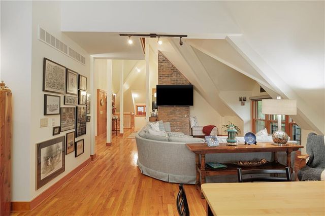 1328 Francis Street, St Joseph, MO 64501