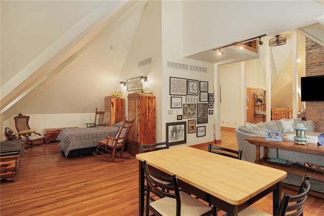 1328 Francis Street, St Joseph, MO 64501