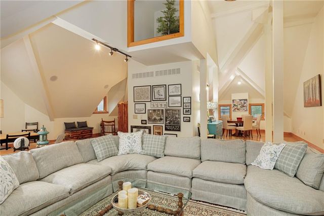 1328 Francis Street, St Joseph, MO 64501