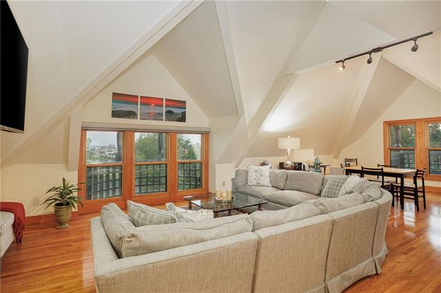 1328 Francis Street, St Joseph, MO 64501