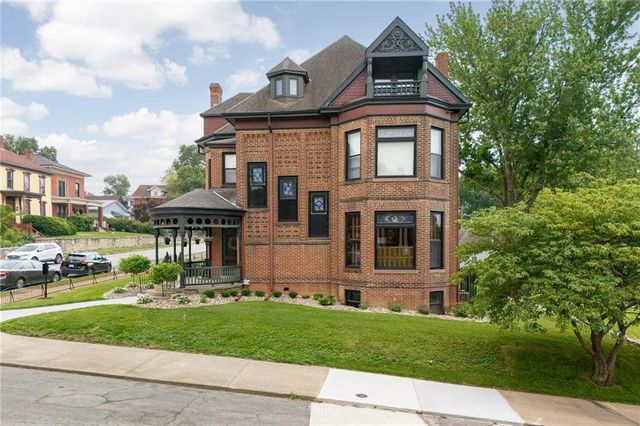 1328 Francis Street, St Joseph, MO 64501