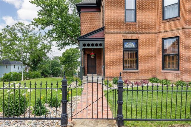 1328 Francis Street, St Joseph, MO 64501