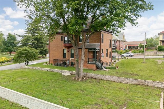 1328 Francis Street, St Joseph, MO 64501