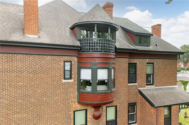 1328 Francis Street, St Joseph, MO 64501