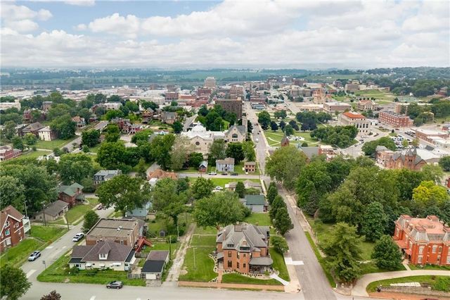 1328 Francis Street, St Joseph, MO 64501