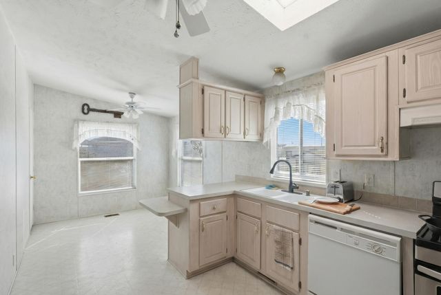 7124 Springfield Drive NE, Albuquerque, NM 87109