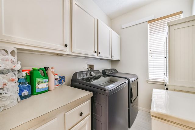 4302 Island Hills Drive, Houston, TX 77059