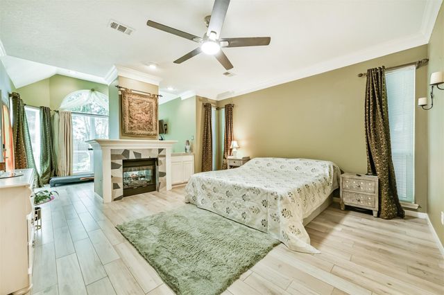 4302 Island Hills Drive, Houston, TX 77059