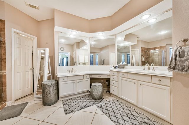 4302 Island Hills Drive, Houston, TX 77059