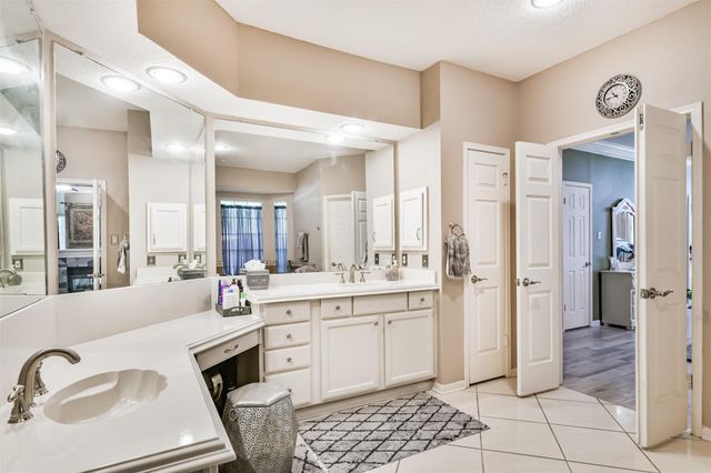 4302 Island Hills Drive, Houston, TX 77059
