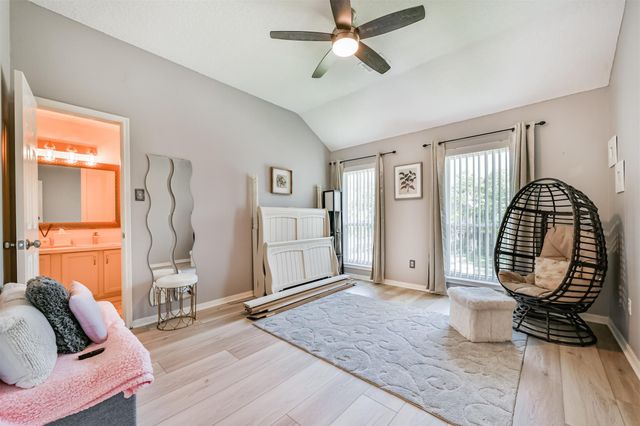 4302 Island Hills Drive, Houston, TX 77059