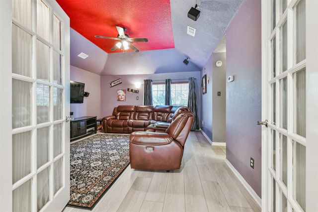 4302 Island Hills Drive, Houston, TX 77059