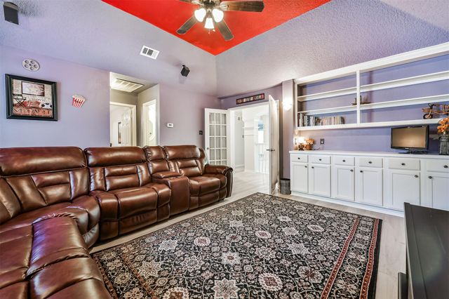 4302 Island Hills Drive, Houston, TX 77059