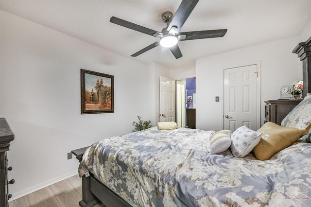 4302 Island Hills Drive, Houston, TX 77059