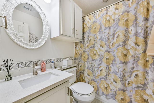 4302 Island Hills Drive, Houston, TX 77059