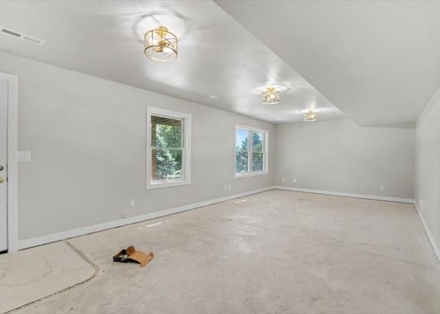923 12th Avenue, Coralville, IA 52241
