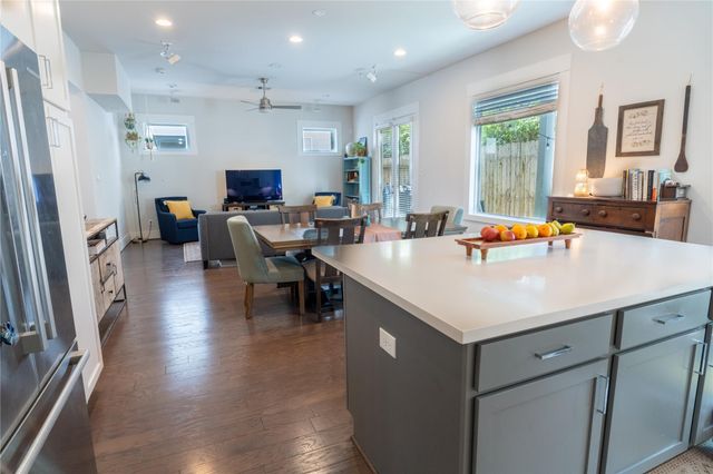 808 Woodcrest Drive B, Houston, TX 77018