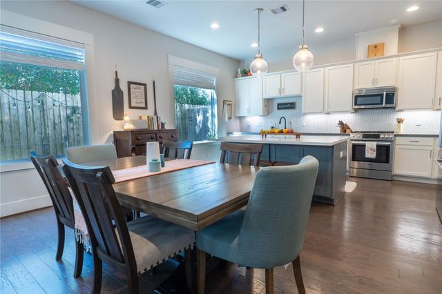 808 Woodcrest Drive B, Houston, TX 77018