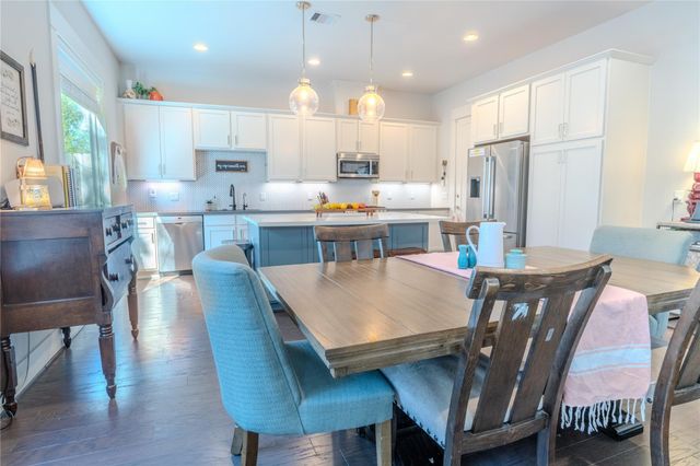 808 Woodcrest Drive B, Houston, TX 77018