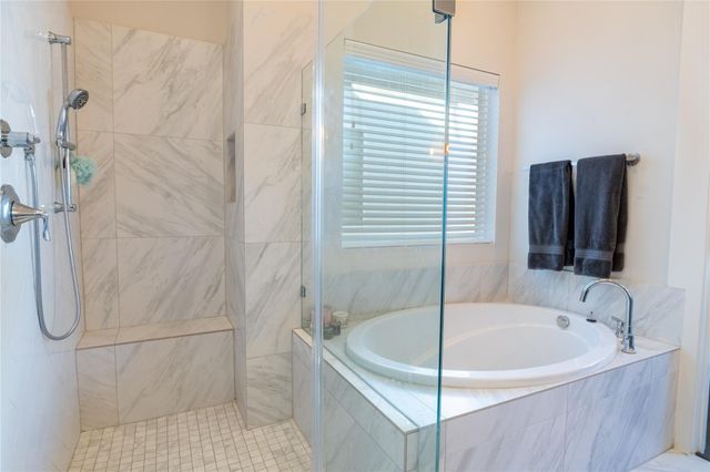 808 Woodcrest Drive B, Houston, TX 77018