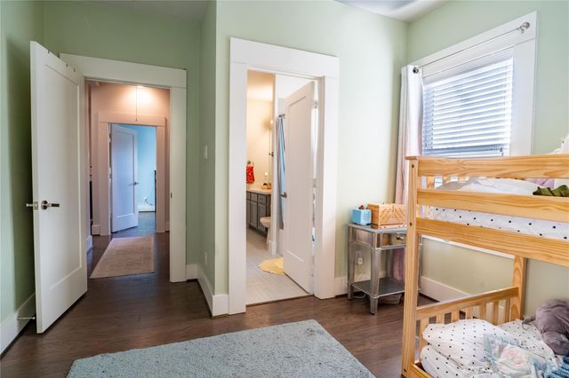 808 Woodcrest Drive B, Houston, TX 77018