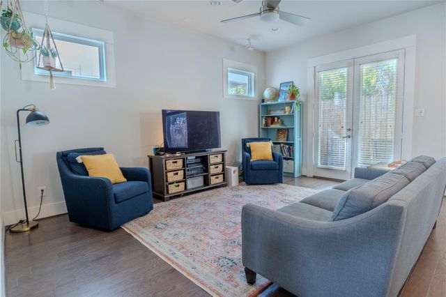 808 Woodcrest Drive B, Houston, TX 77018