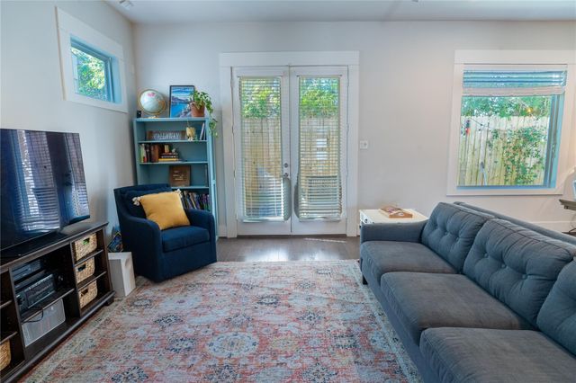 808 Woodcrest Drive B, Houston, TX 77018