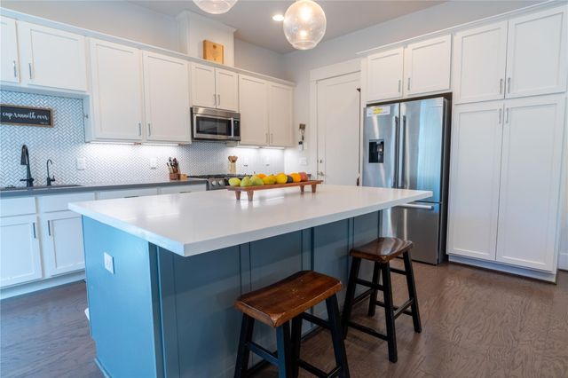 808 Woodcrest Drive B, Houston, TX 77018