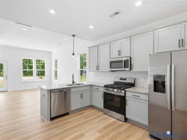 18783 Palisades Rdg, Moseley, VA 23120