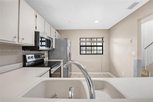 11625 NW 11Th St 11625, Pembroke Pines, FL 33026